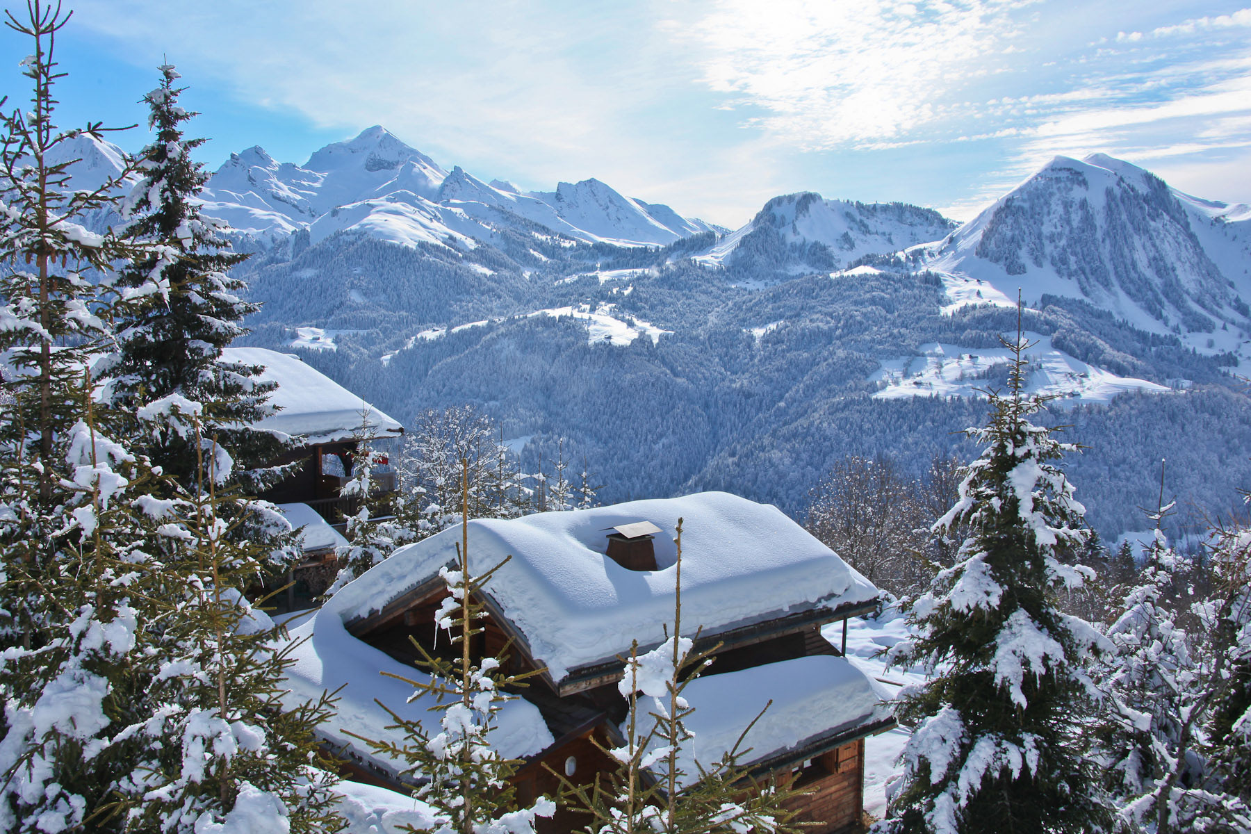 Chalet enneigé à Manigod, Chalet Hôtel de la Croix Fry, hôtel spa La Clusaz